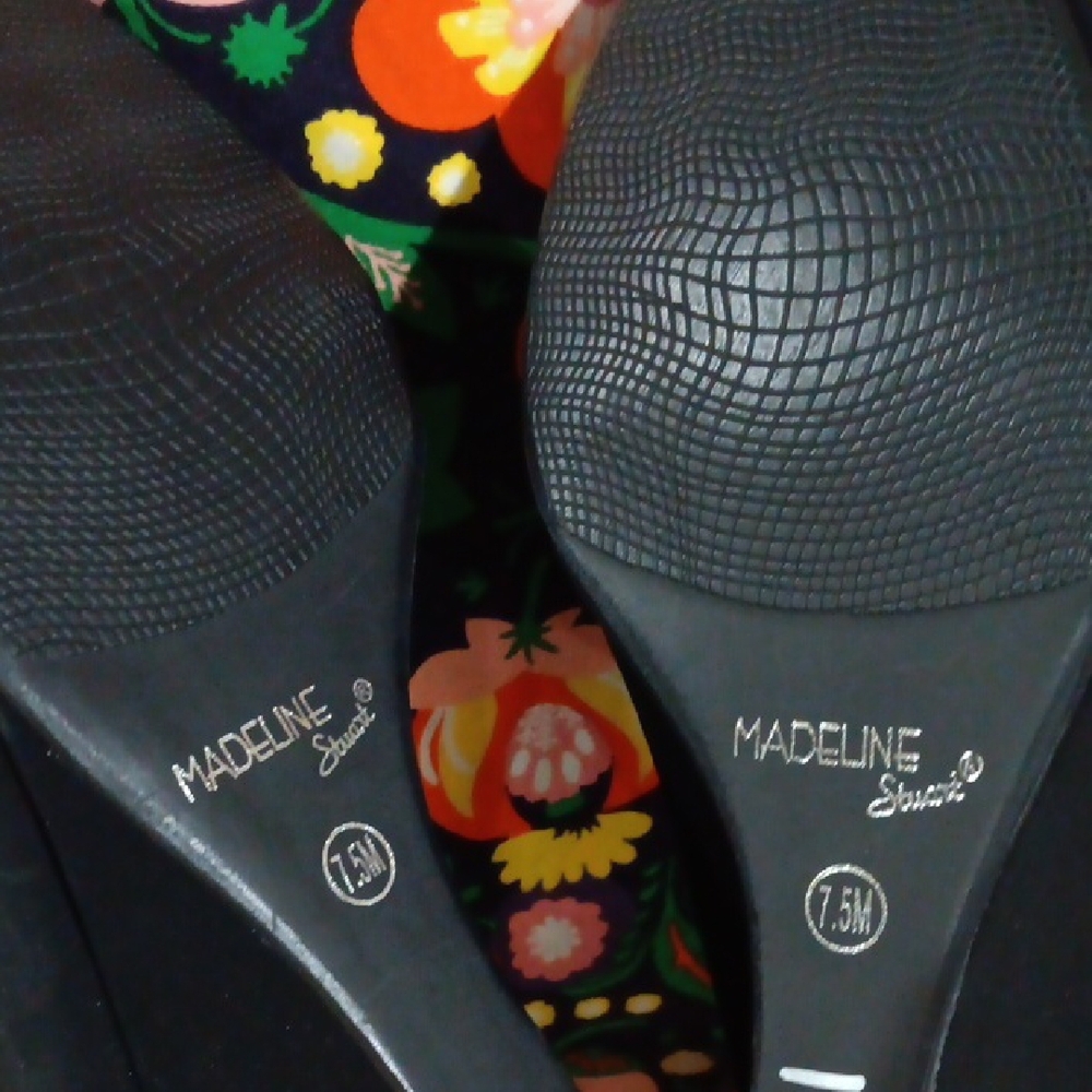 Madeline Stuart Black Wedges with Beaded Bow - Picture 4 of 12